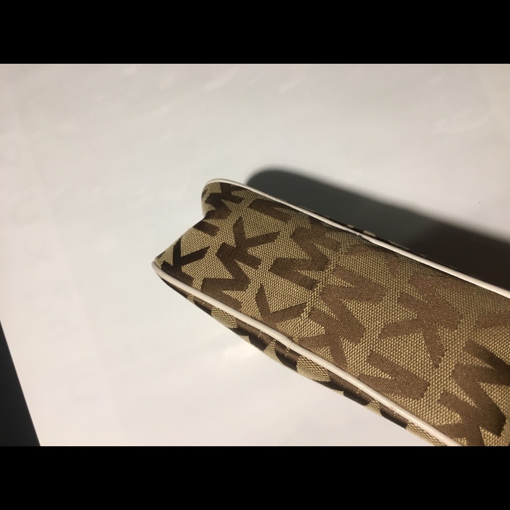 Michael Kors clutch, cocktail, or cosmetic jewelry purse tan gold brown zipper - Picture 4 of 4